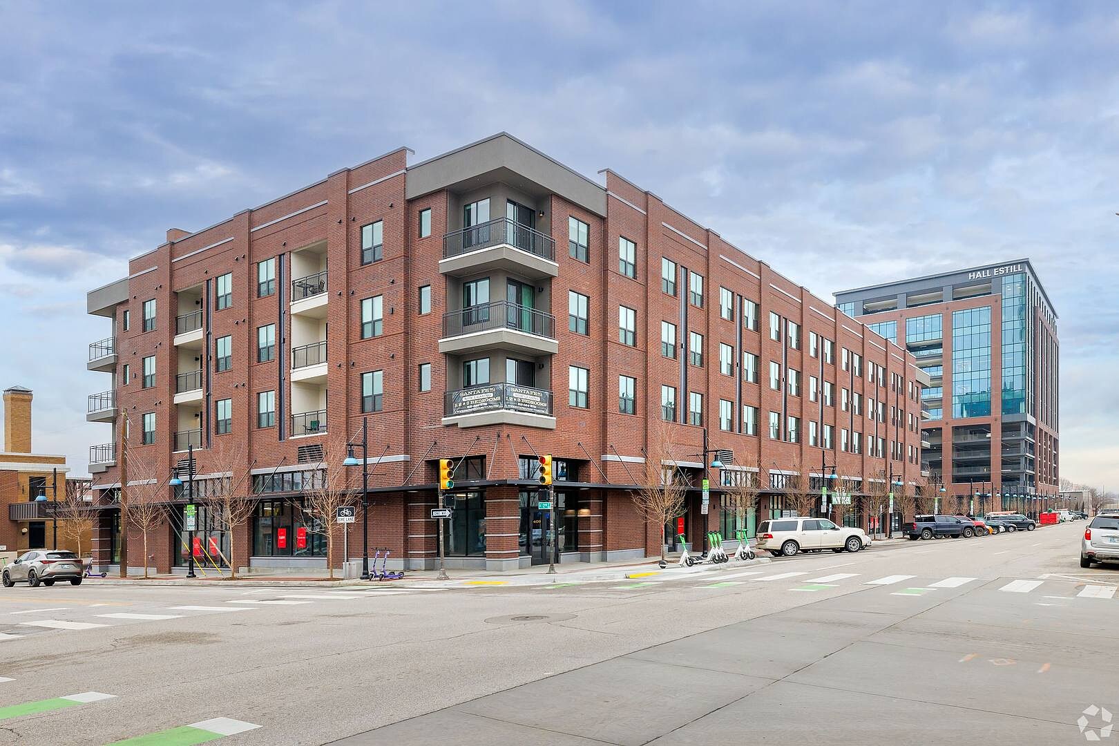 Building Photo - 415 E 2nd St S