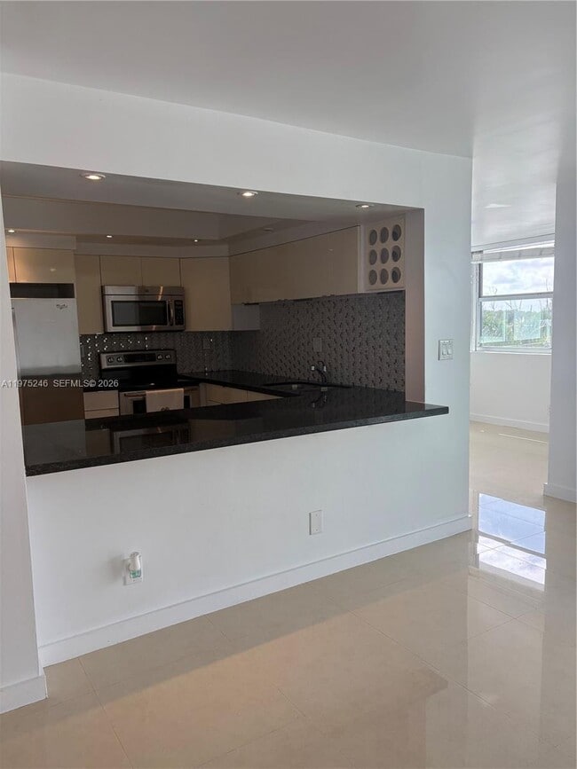 Building Photo - 16558 NE 26th Ave