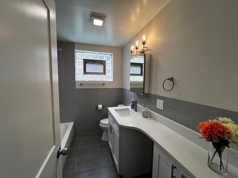 BATH - 5432 S Long Ave