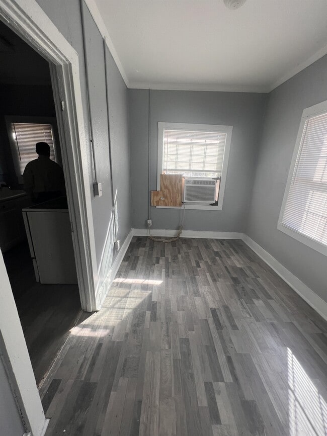 Building Photo - 203 Moates St