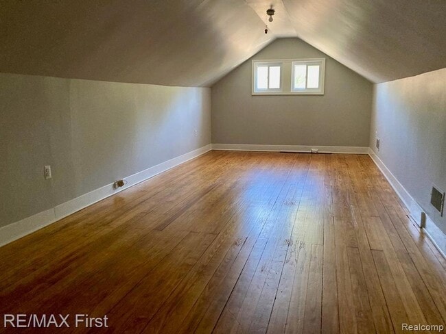 Building Photo - 229 Edgewood Pl