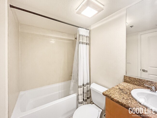 Building Photo - Stunning 2B/2BA Pacific Beach Condo w/ Parking & Few Blocks from Beach!