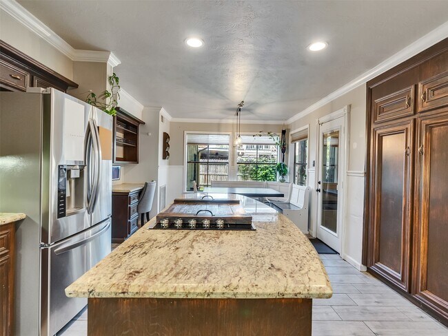 Building Photo - 702 Olde Oaks Dr