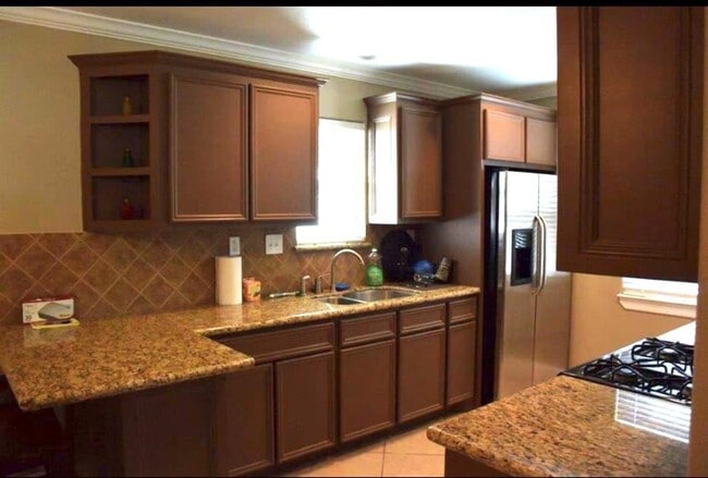 Building Photo - 2009 Neumann Dr