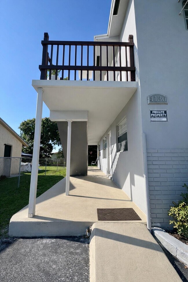 Building Photo - 4130 SW 20th St