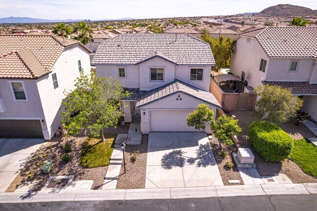 Building Photo - Fully Remodeled & Move-In Ready – Modern Finishes + Huge Loft!