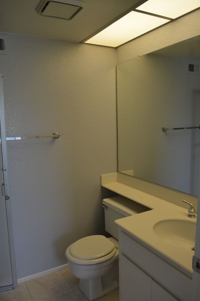 Building Photo - BEAUTIFUL "HILLCREST VILLAGE"  CONDOMINIUM HOME WITH GARAGE