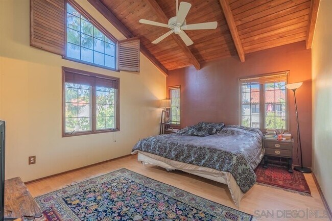 Building Photo - 8642 Villa La Jolla Dr