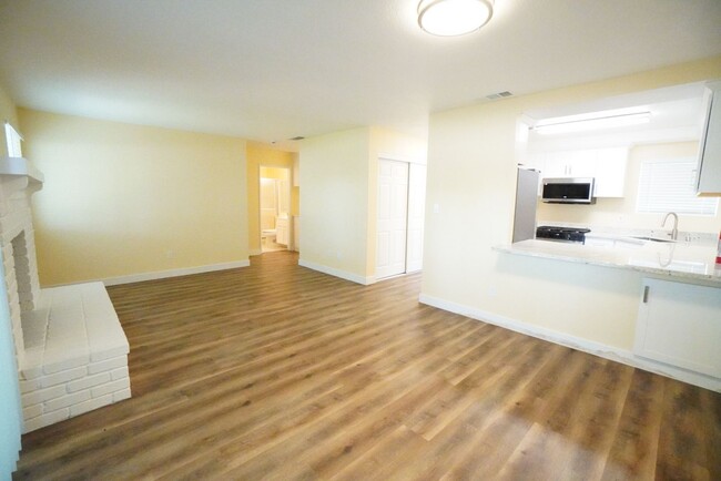 Building Photo - 2 Bedroom 2 Bathroom Condo in Citrus Heights