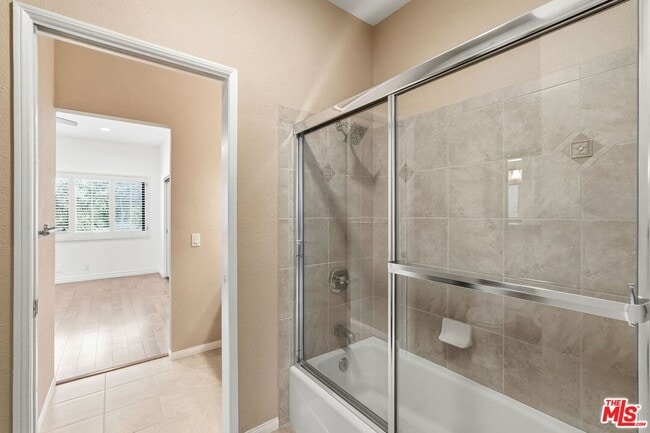 Building Photo - 6505 Beachview Dr