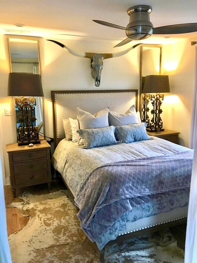 Building Photo - Fully Furnished Stunning Calistoga Retreat