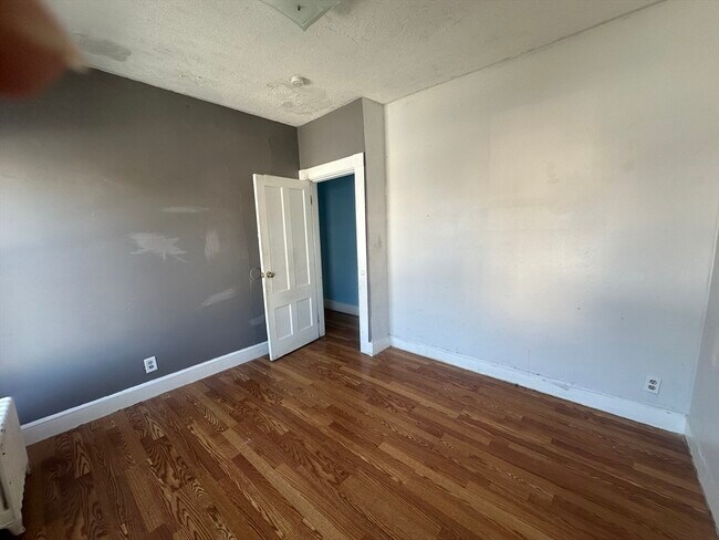 Building Photo - 124 Kendall St