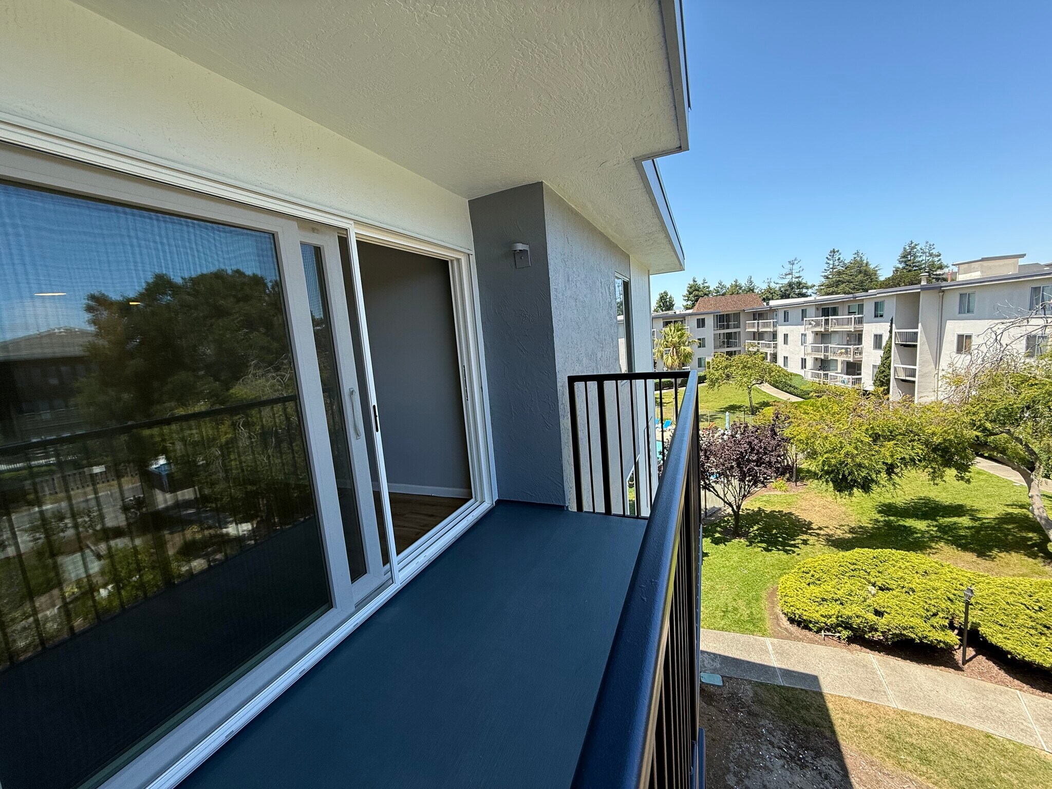 Building Photo - 960 Shorepoint Ct