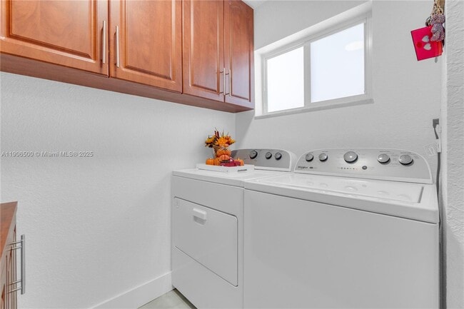 Building Photo - 3145 W 71st Pl