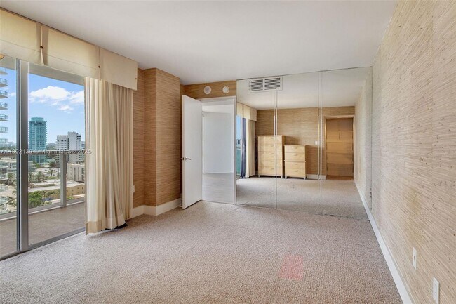 Building Photo - 6423 Collins Ave