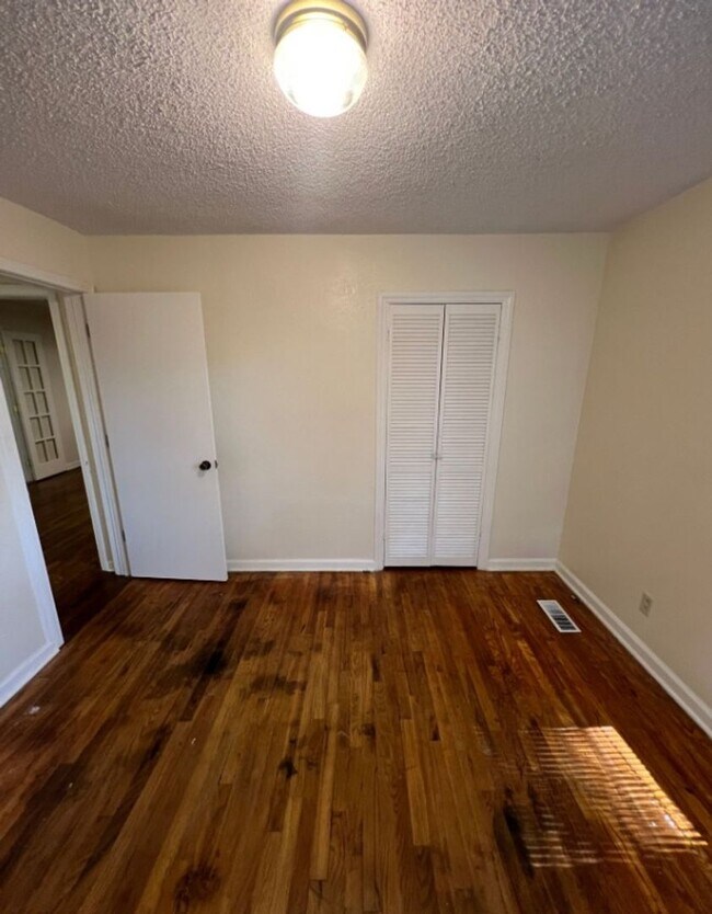 Building Photo - Coming Soon! Spacious 3-Bed, 2-Bath Home i...