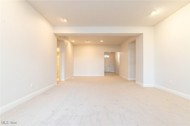 Building Photo - 3194 Richmond Rd