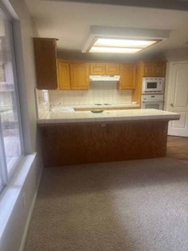 Building Photo - Nice 2 bedroom home + den or office that can be used as 3rd bedroom, close to Clovis North.