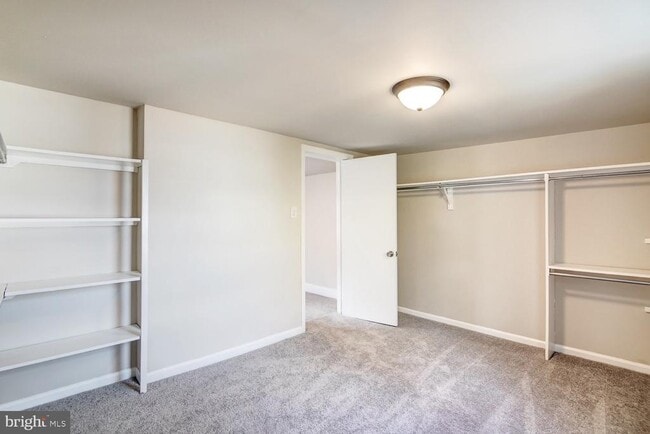 Building Photo - 1909 W 8th St