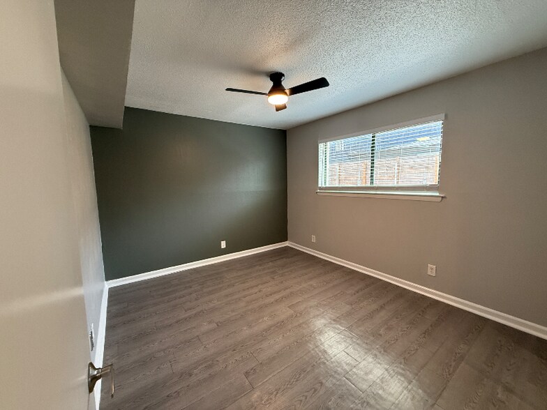 Building Photo - 5221 Bonita Ave