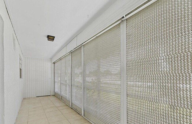 Building Photo - 10821 N Military Trl
