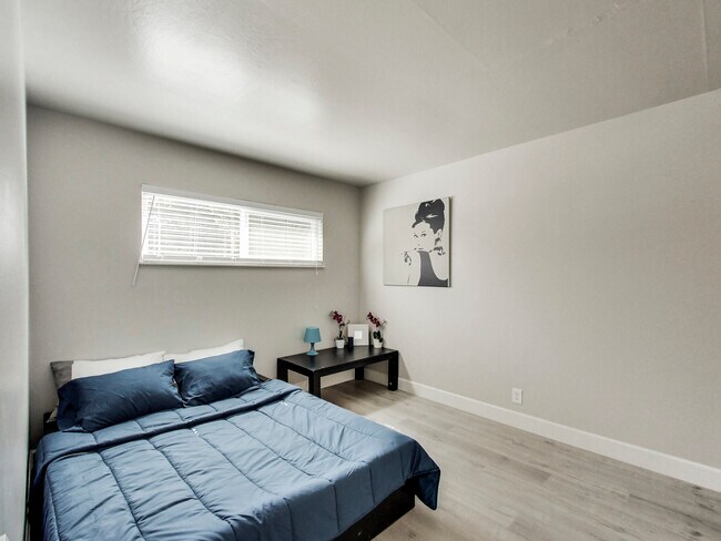 Building Photo - 1830 6th Ave