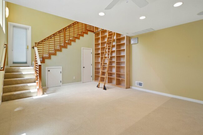 Building Photo - Gorgeous 4 bedroom home in Greenbrae with ...