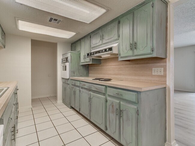 Building Photo - 2b 2ba in Piedmont Schools