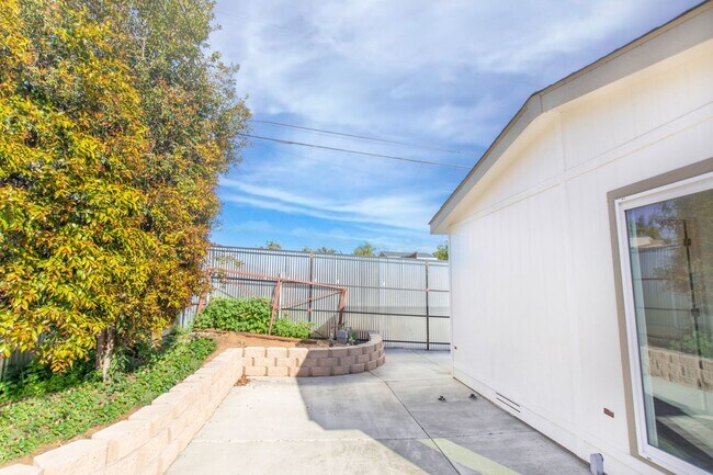 Building Photo - New Build 2 Bedroom / 2 Bath + Office Home in Mount Hope!