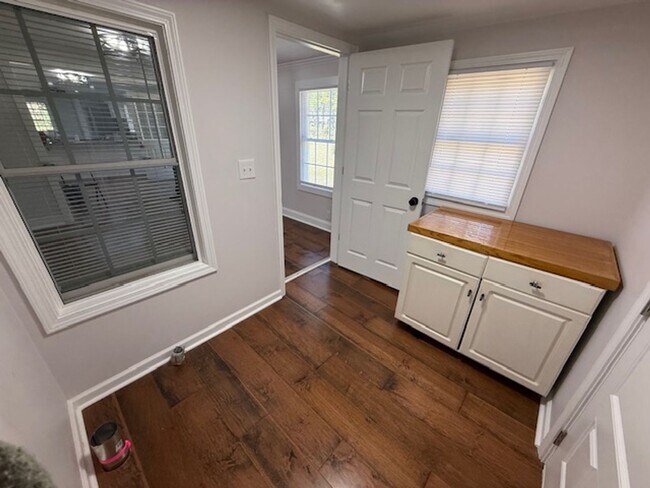 Building Photo - Country Charm Meets Modern Updates