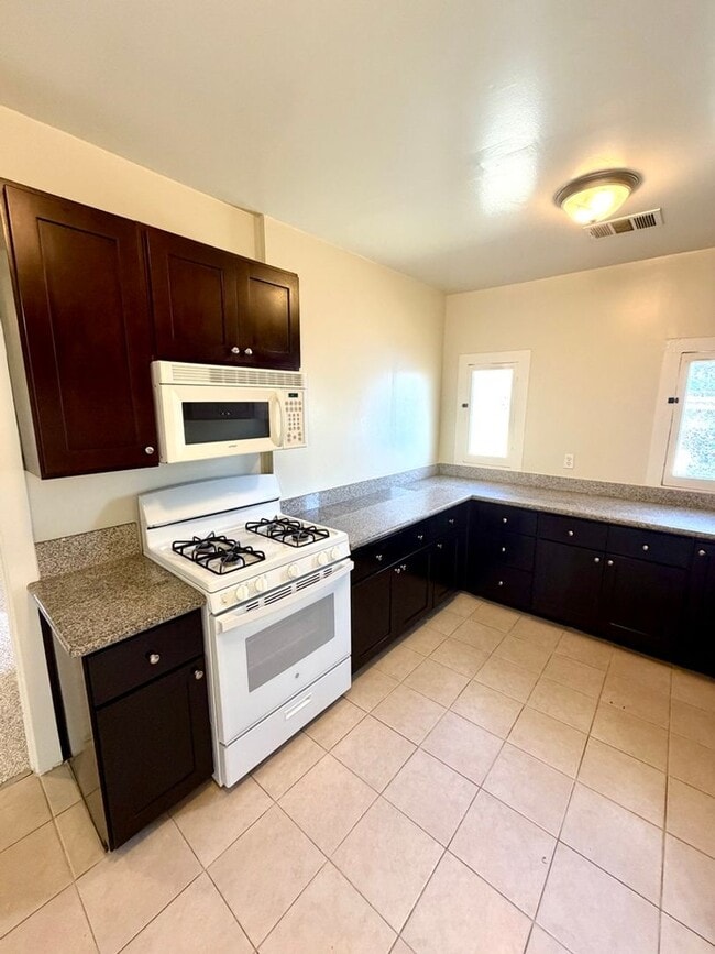 Building Photo - Adorable Downtown Upland Bungalow