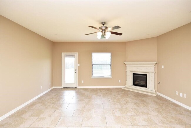Building Photo - 4050 Calaway Oaks Ln