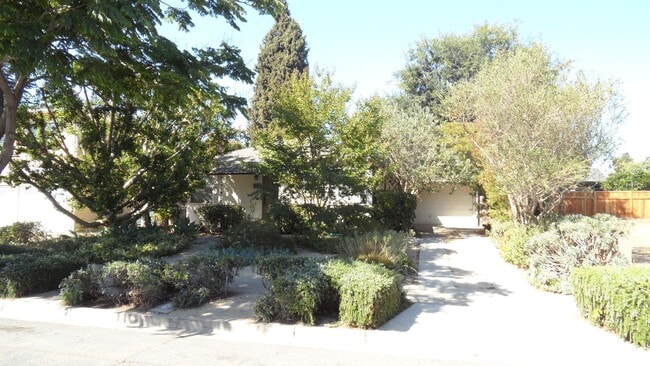 Primary Photo - Old Towne Orange Single-Story 2BR, 1BA w/ ...