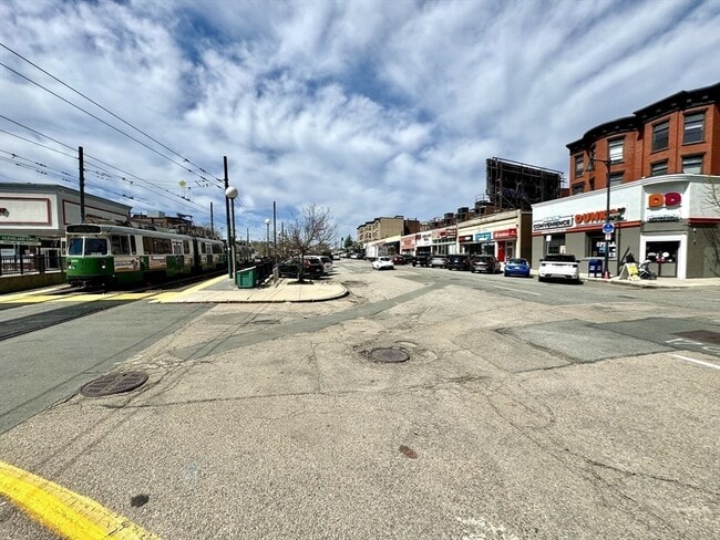 Building Photo - 48 Strathmore Rd