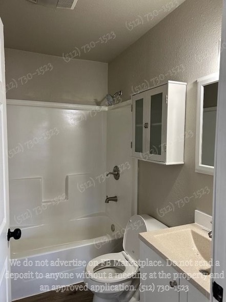 Building Photo - 2331 S Navidad St