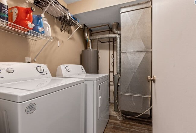 Building Photo - 2 Bedroom 1.5 Bath Spacious Townhome