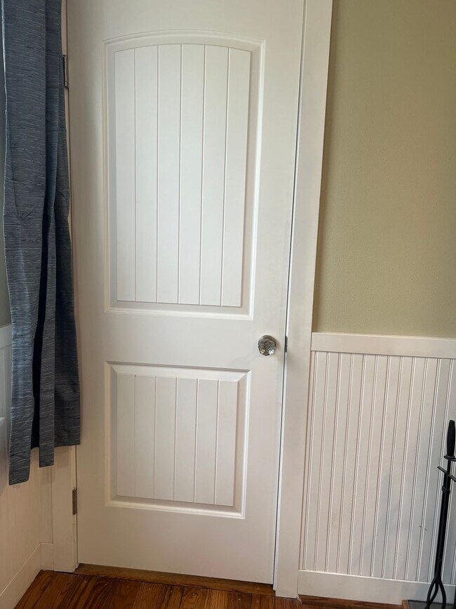 Building Photo - Renton 2 bedroom 1 bath home available now!