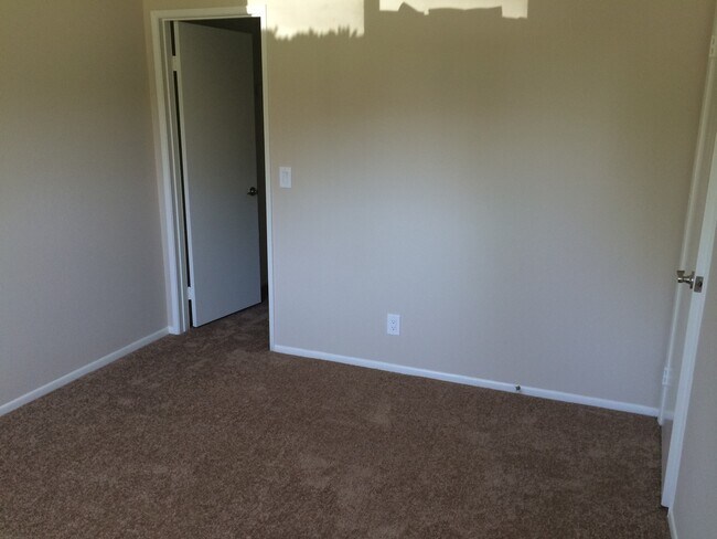 Building Photo - ranchview490