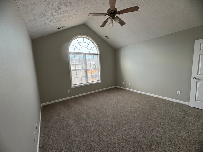 Building Photo - 5629 Thackeray Dr