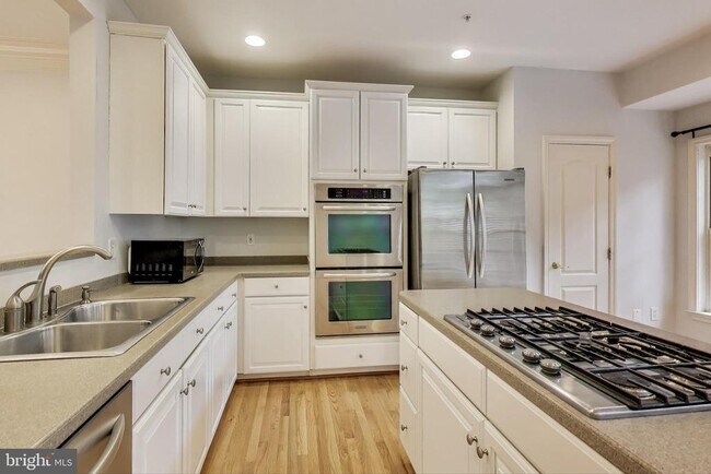 Building Photo - 6402 Spring View Pl