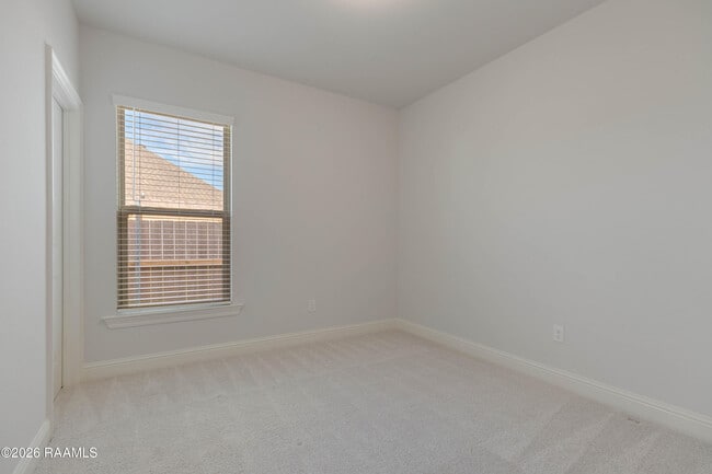 Building Photo - 102 Gilded Ln