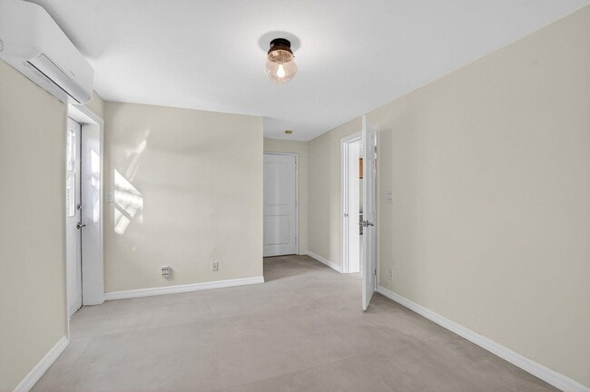 Building Photo - 467 NE 31st St