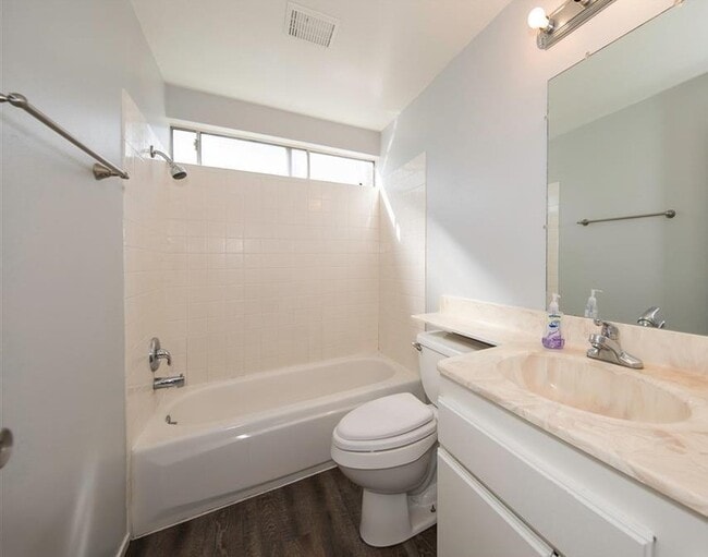 Building Photo - 2650 Fargo Way