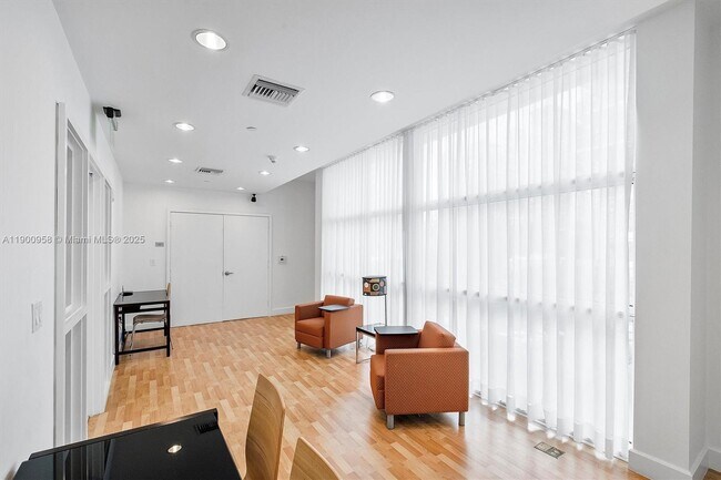 Building Photo - 350 NE 24th St