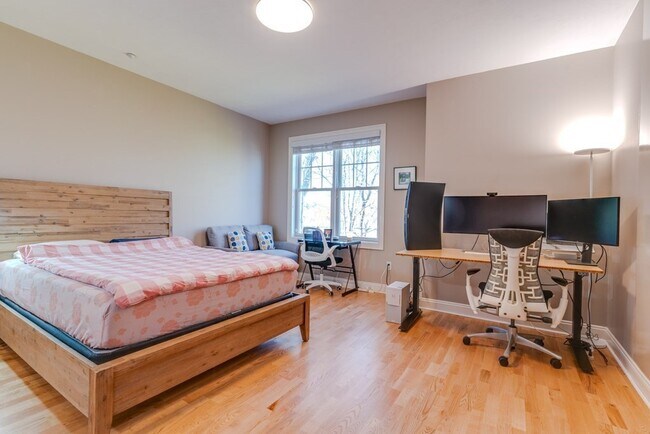 Building Photo - 21 Rockland St