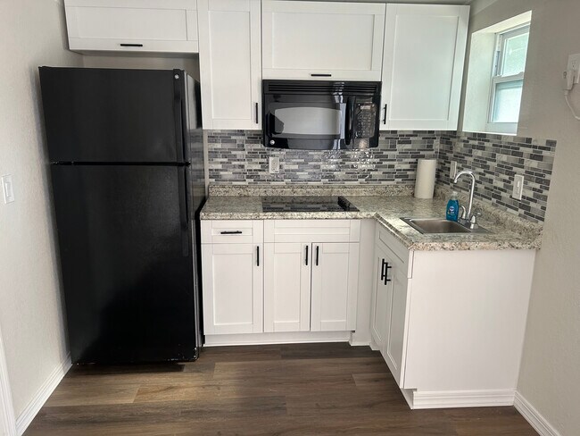 Building Photo - Crawford Investment Group - Apartment