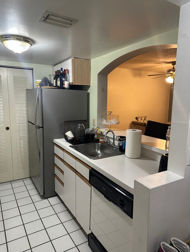 Building Photo - 9777 Westview Dr