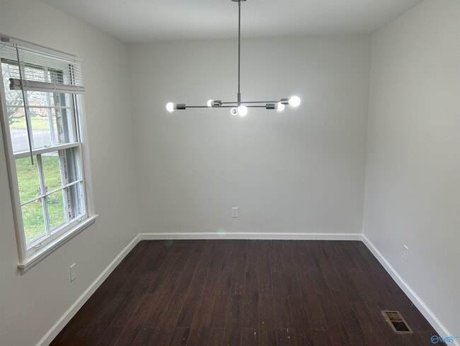 Building Photo - 2620 Thornhill Rd NW