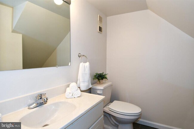 Building Photo - 3737 Ingalls Ave