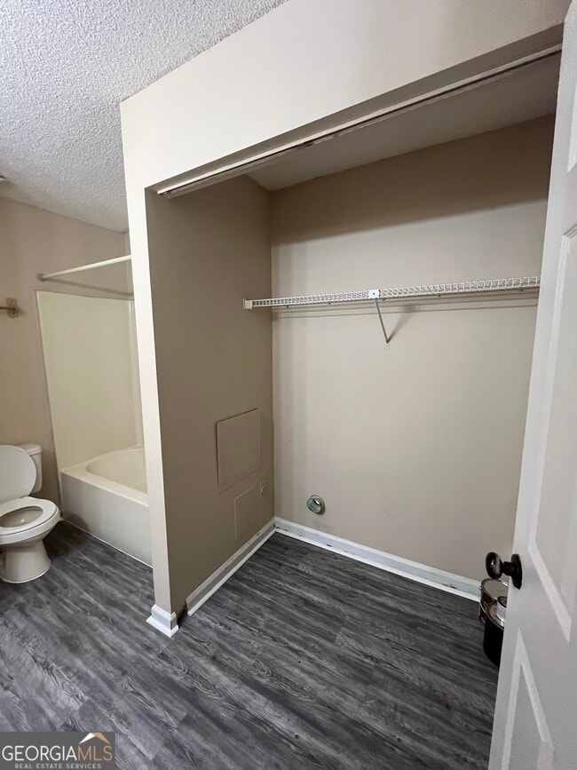 Building Photo - 411 Baltic Ct